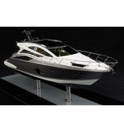 Custom Models - Marquis Yachts - Marquis 500 Sport Coupe - Abordage