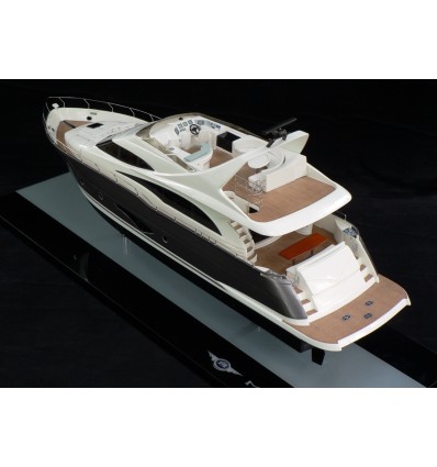 Custom Models - Marquis Yachts - Marquis 720 Fly Bridge - Abordage