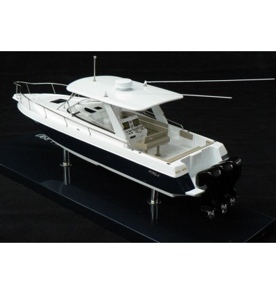 Custom Models - Intrepid Powerboats - INTREPID 390 - Abordage