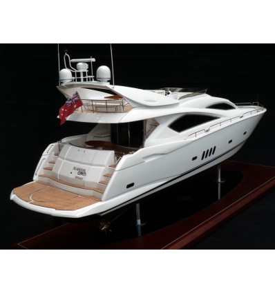 Custom Models - Sunseeker - Sunseeker 82 Motor Yacht "Mahaya" - Abordage
