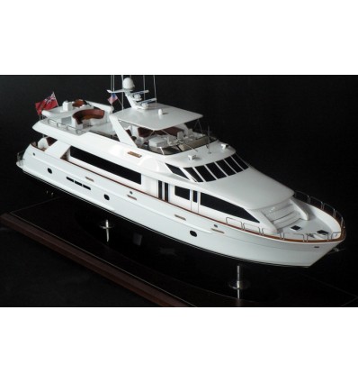 Custom Models - Hatteras - Hatteras 100 Motor Yacht "Bravina" - Abordage