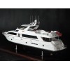 Custom Models - Hatteras - Hatteras 100 Motor Yacht "Bravina" - Abordage