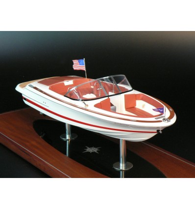 Custom Models - Chris Craft - Chris Craft Launch 22 - Abordage