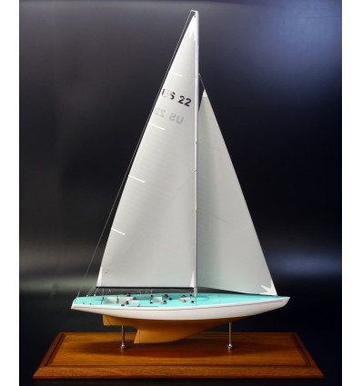 America's Cup Boats - - Intrepid 1967 - Abordage