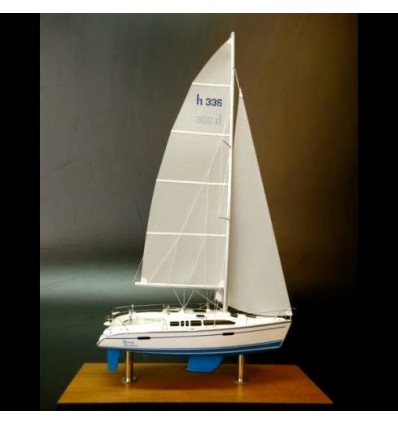 Custom Desk Models - Marlow Hunter - Hunter 33 desk model - Abordage