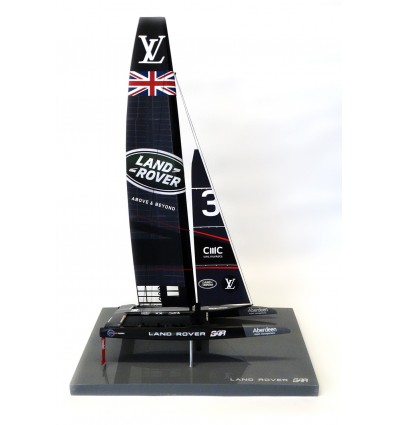 America's Cup Boats - - Land Rover BAR - Catamaran AC 50 - 2017 desk model - Abordage