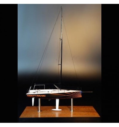 Custom Desk Models - C&C Yachts - C&C 30 desk model - Abordage