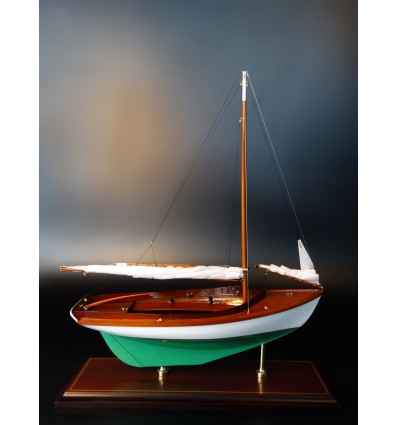 Classic Yachts - - Herreshoff 12 1/2 1914 - Abordage