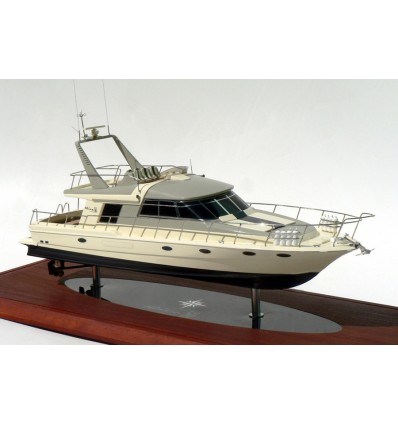 Custom Models - Riva - Riva 50 "Fye Dahlah" - Abordage