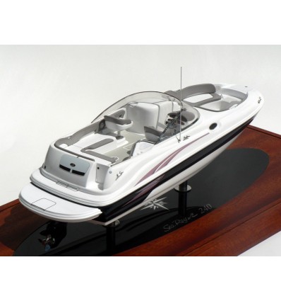 Custom Models - Sea Ray - Sea Ray 240 - Abordage