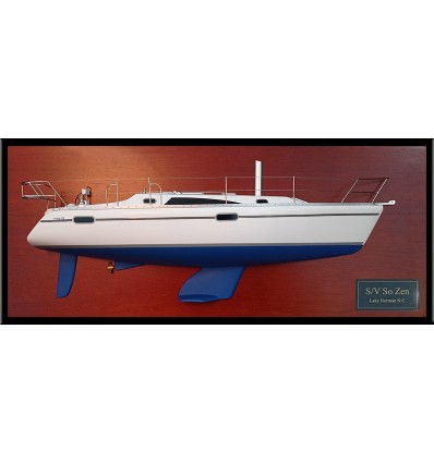 Custom Half Models - Catalina - Catalina 315 custom half model with deck details replica - Abordage