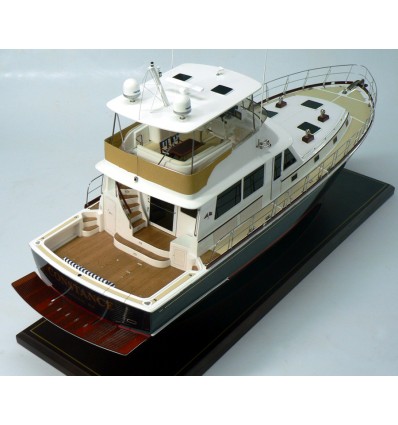 Custom Models - Grand Banks - Grand Banks Eastbay 58 "Constance" - Abordage