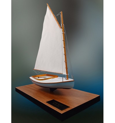 Custom Desk Models - Beetle Cat - Beetle Cat of 8 inches LOA. custom desk model - Abordage