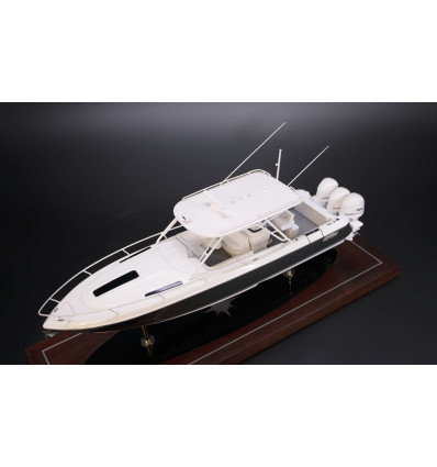 Intrepid 400 Cuddy desk model replica