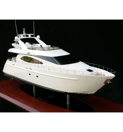Custom Models - - Azimut 70 Flybridge Range "Sea Bear" - Abordage